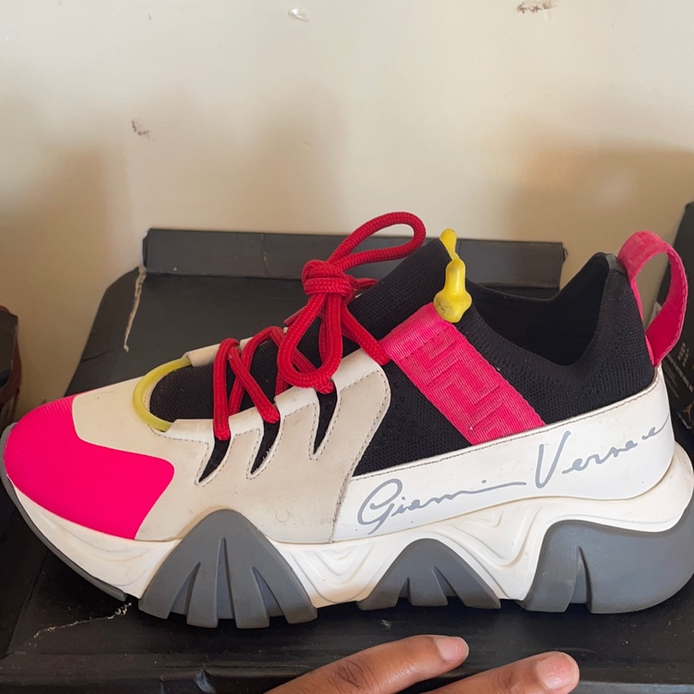 Versace runner